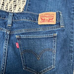 Levi's Cropped Blue Jeans Size 28